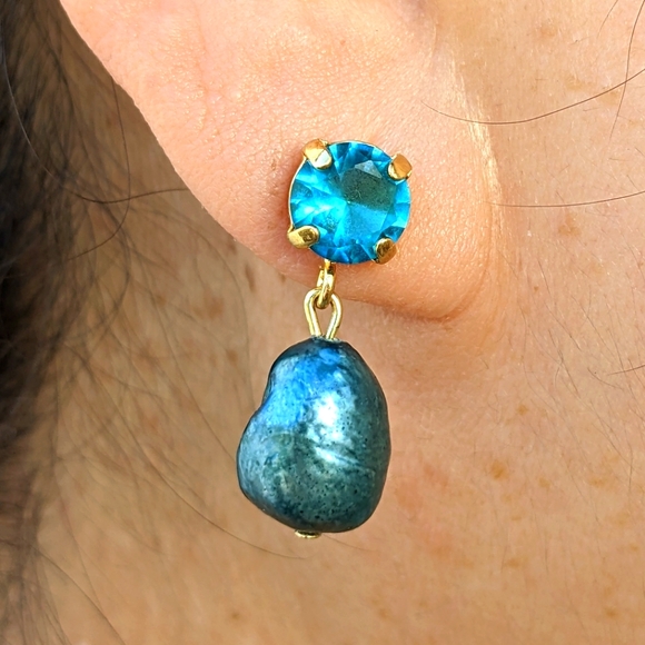 London Blue Topaz 2.5 Carats & Blue Teal Baroque Pearl Earrings 18K Gold Plated - Picture 4 of 4